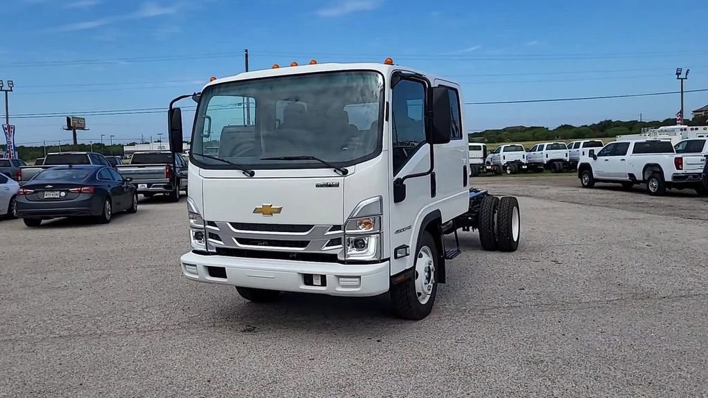 2024 Chevrolet Silverado 4500HD photo 3