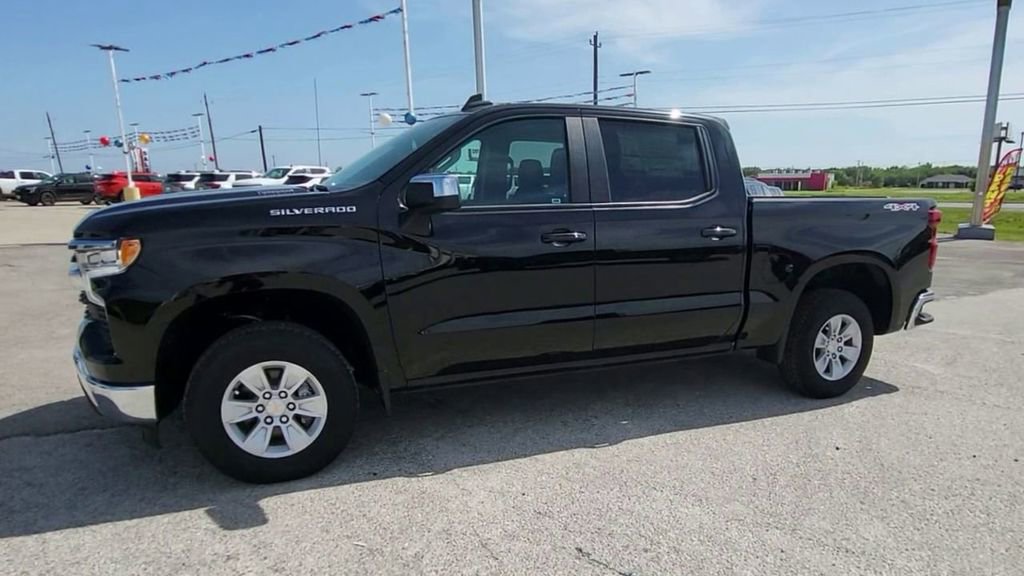 2025 Chevrolet Silverado 1500 LT photo 3