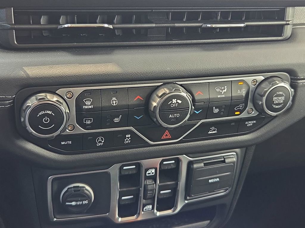 2025 Jeep Wrangler 4-Door Sahara - Photo 16