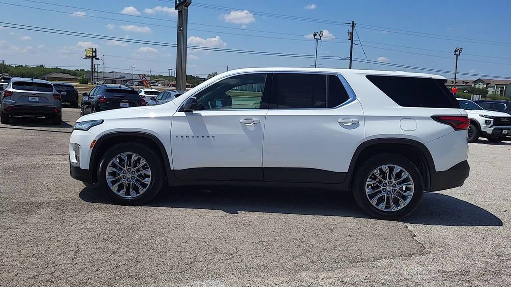 2022 Chevrolet Traverse LS photo 3