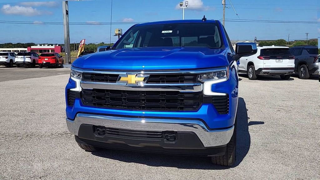 2025 Chevrolet Silverado 1500 LT photo 2