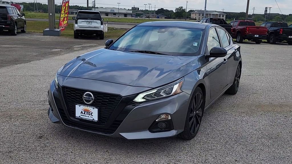 2022 Nissan Altima 2.5 SR photo 2