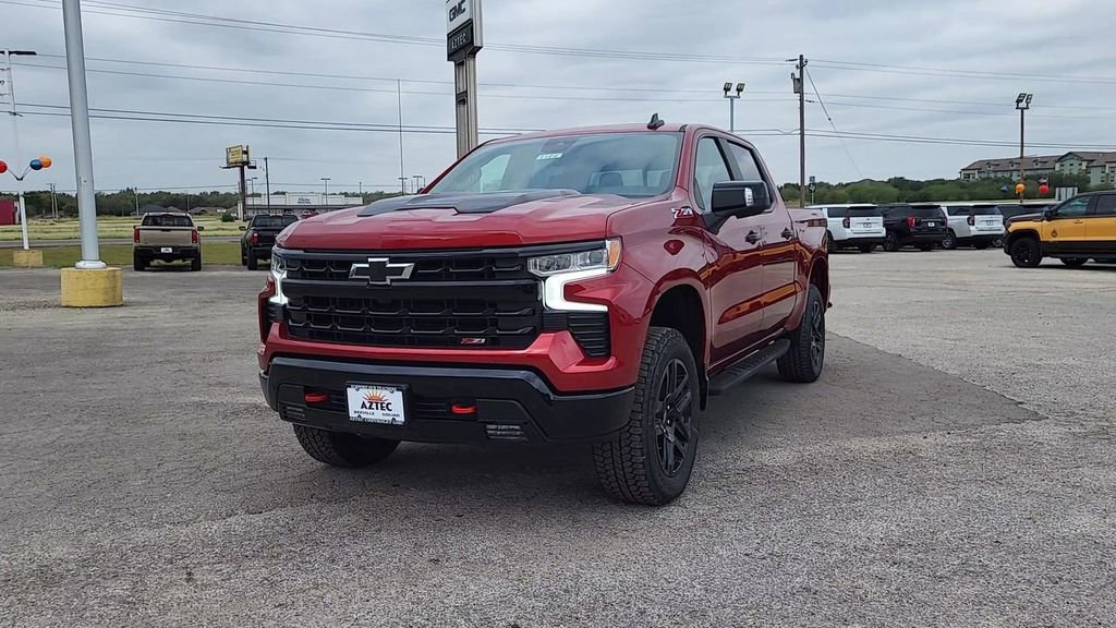 2025 Chevrolet Silverado 1500 LT Trail Boss photo 2