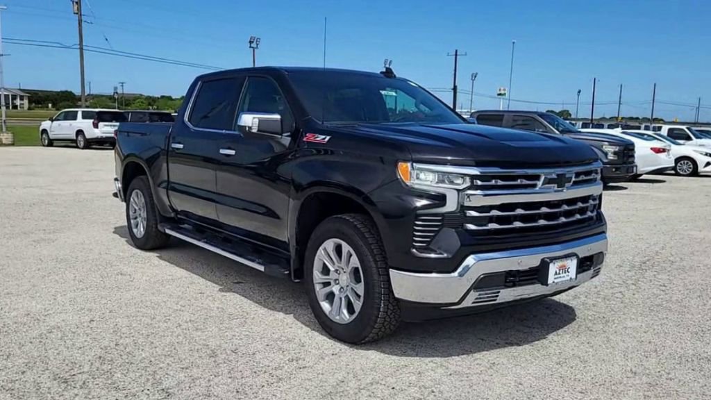 2025 Chevrolet Silverado 1500 LTZ photo 2