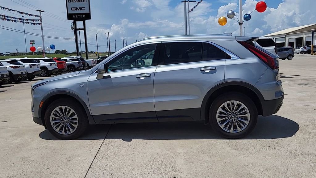 2024 Cadillac XT4 Premium Luxury photo 2