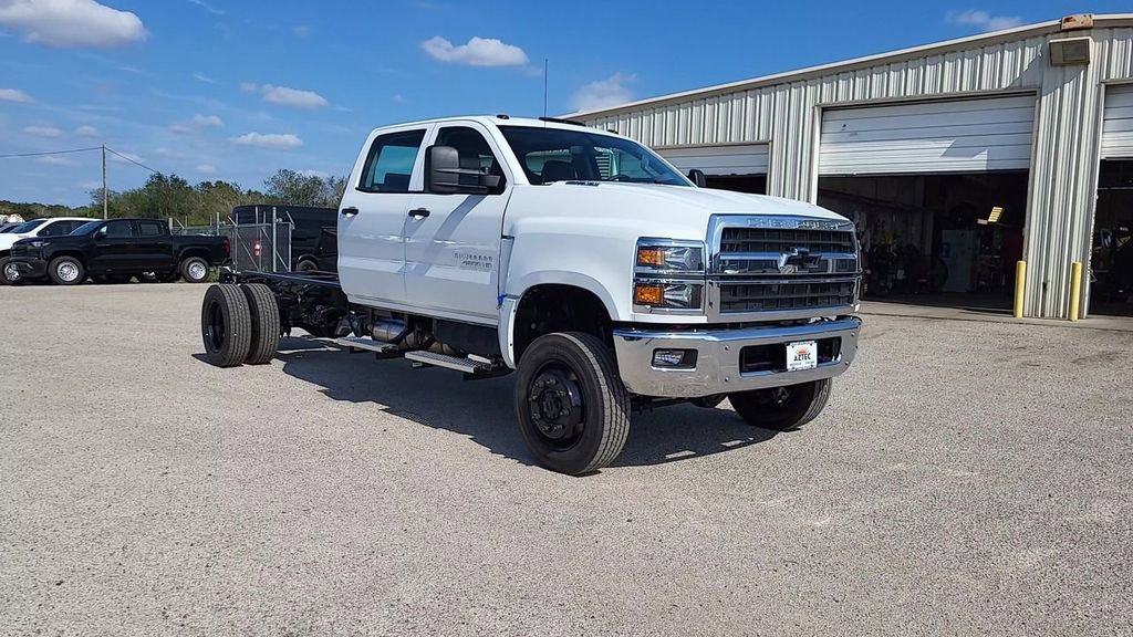 2024 Chevrolet Silverado 4500HD Work Truck photo 2
