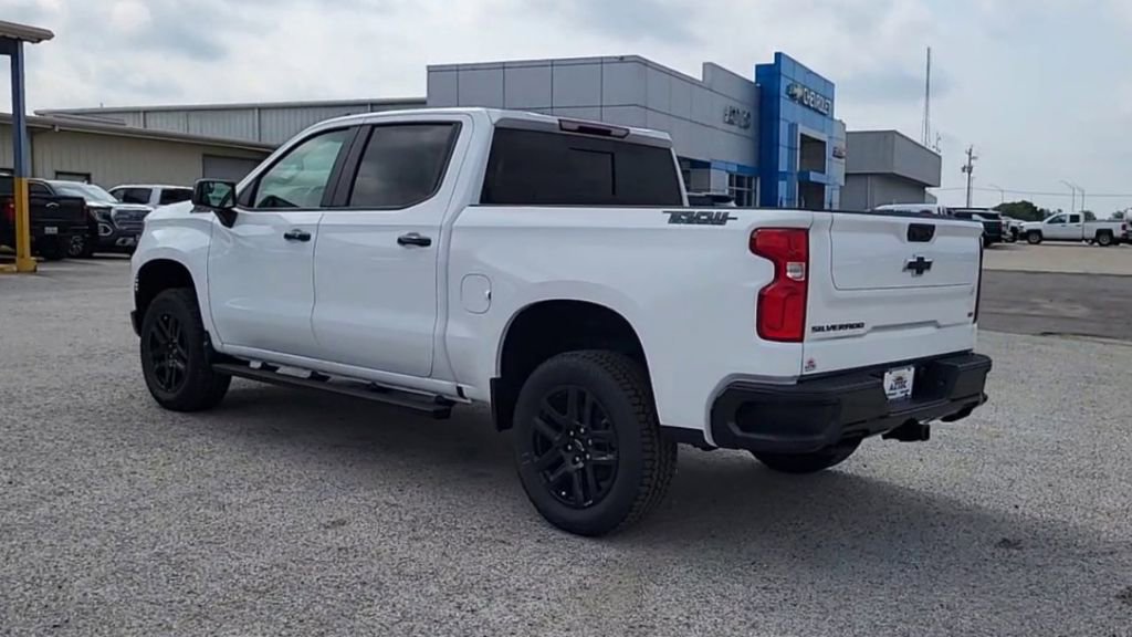 2025 Chevrolet Silverado 1500 LT Trail Boss photo 4