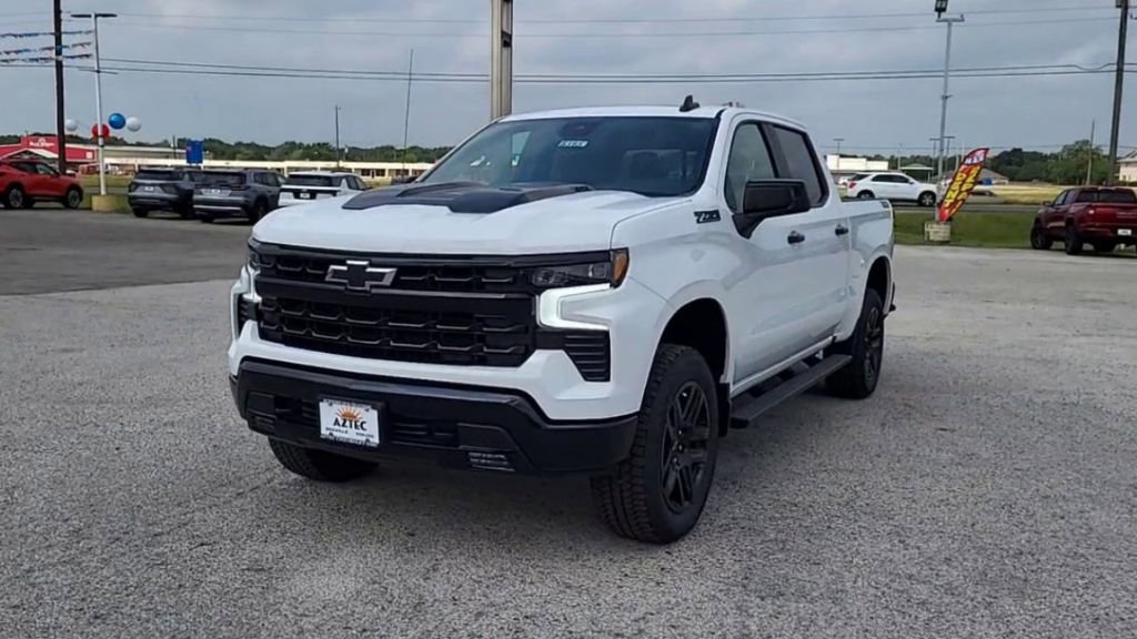 2025 Chevrolet Silverado 1500 LT Trail Boss photo 2