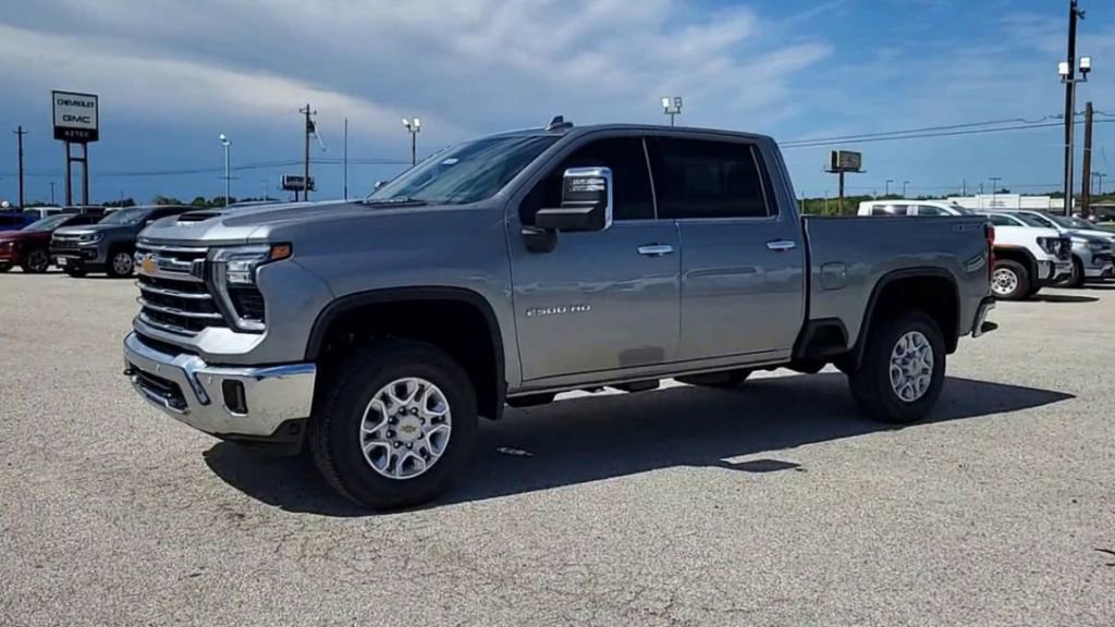2025 Chevrolet Silverado 2500HD LTZ photo 4