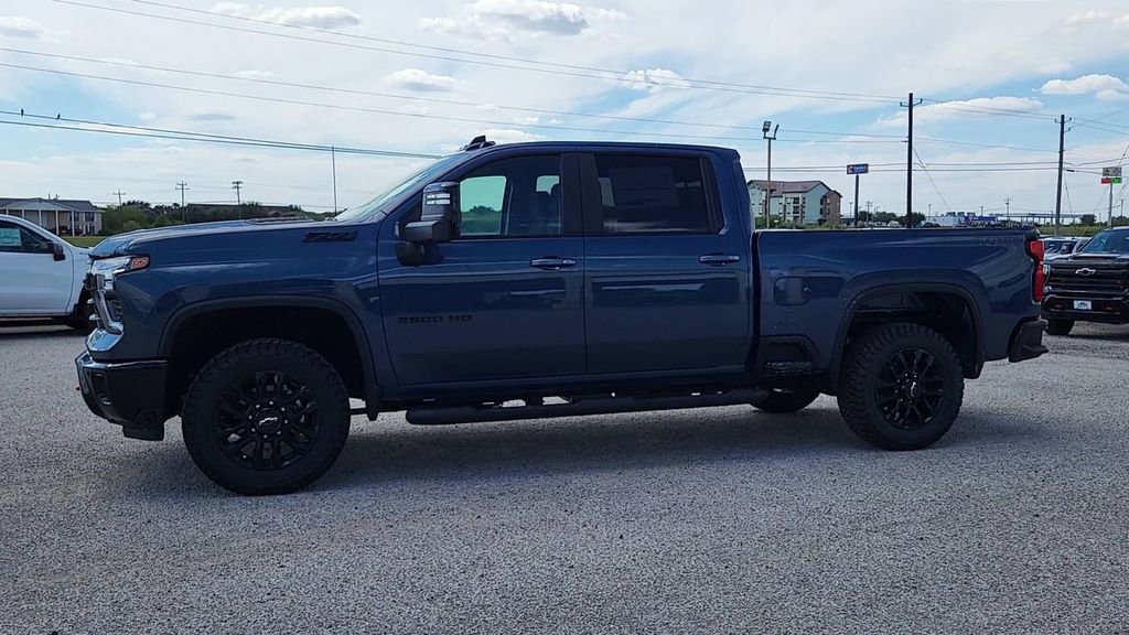 2025 Chevrolet Silverado 2500HD LT photo 4