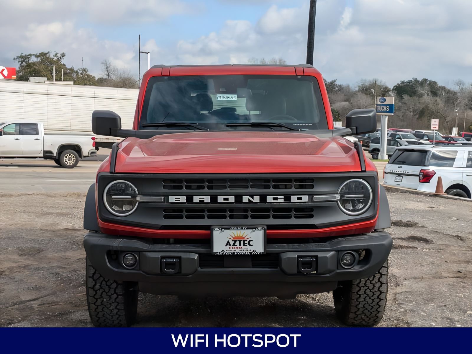 2024 Ford Bronco Black Diamond photo 2