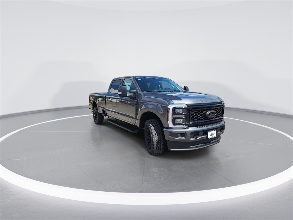 2026 Ford F-350 XLT photo 2