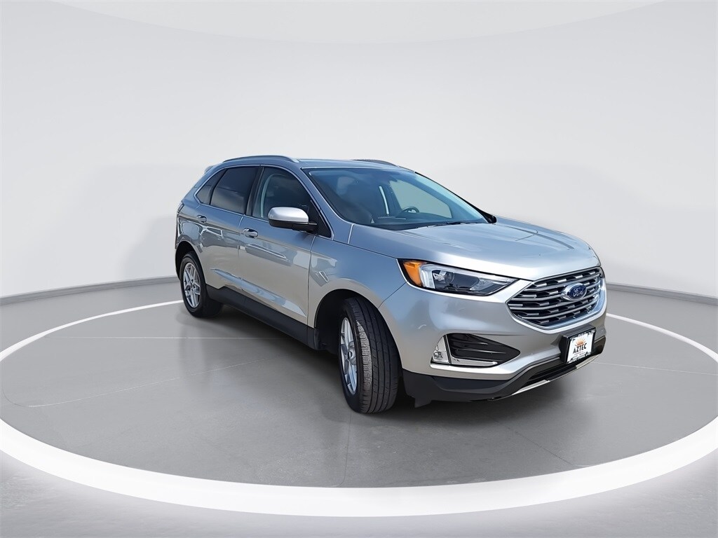 2022 Ford Edge SEL photo 2