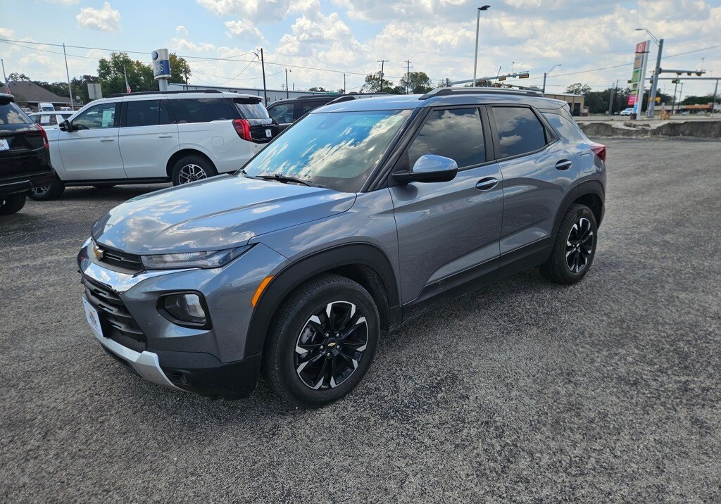 2021 Chevrolet Trailblazer LT photo 2