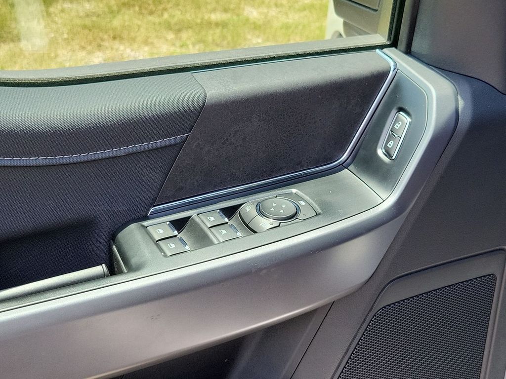 2025 Ford F-150 XLT - Photo 13