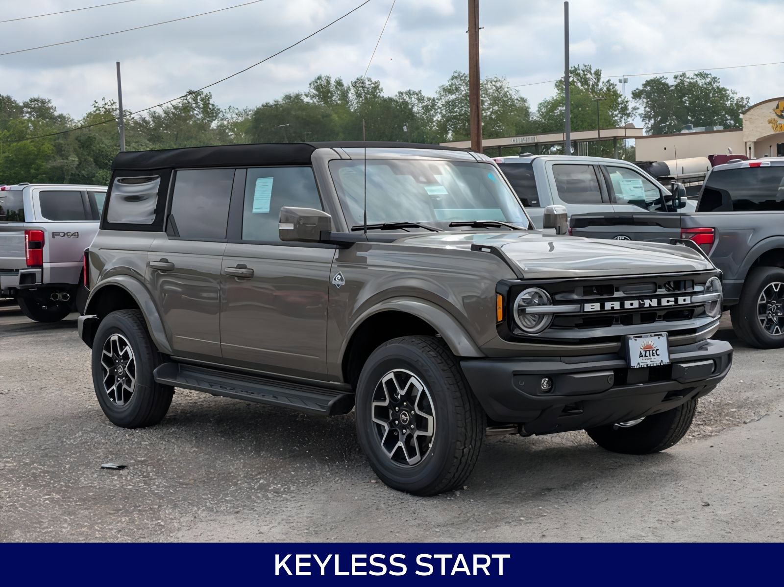 2025 Ford Bronco Outer Banks photo 3