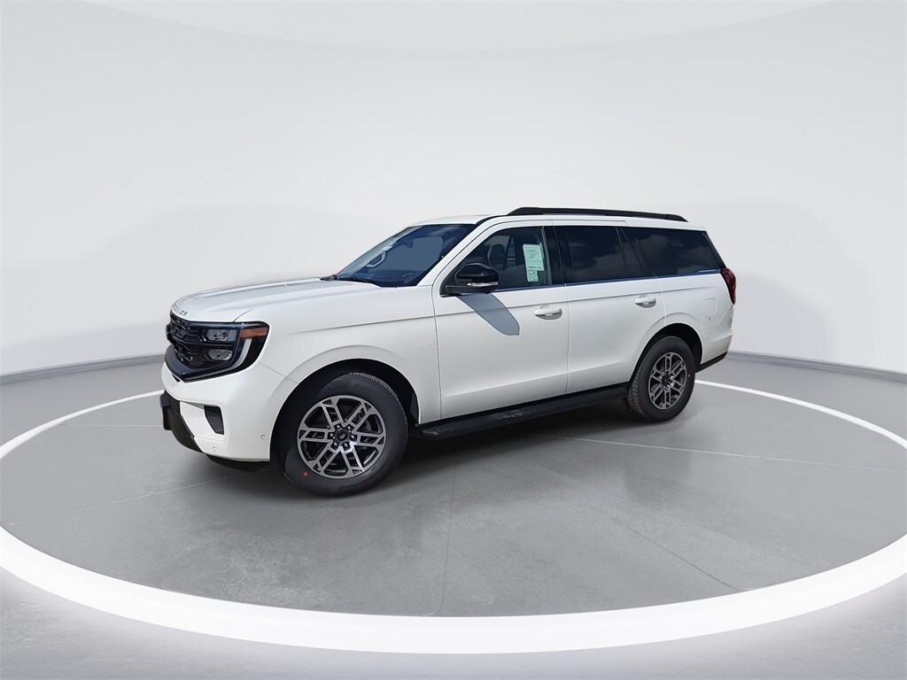 2025 Ford Expedition photo 3