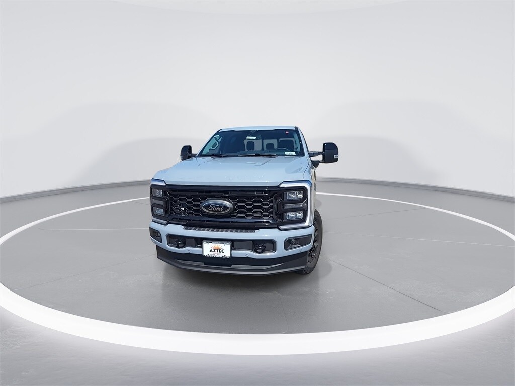 2026 Ford F-350 Lariat photo 3