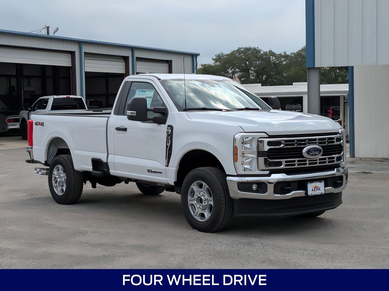 2025 Ford F-350 XLT photo 3