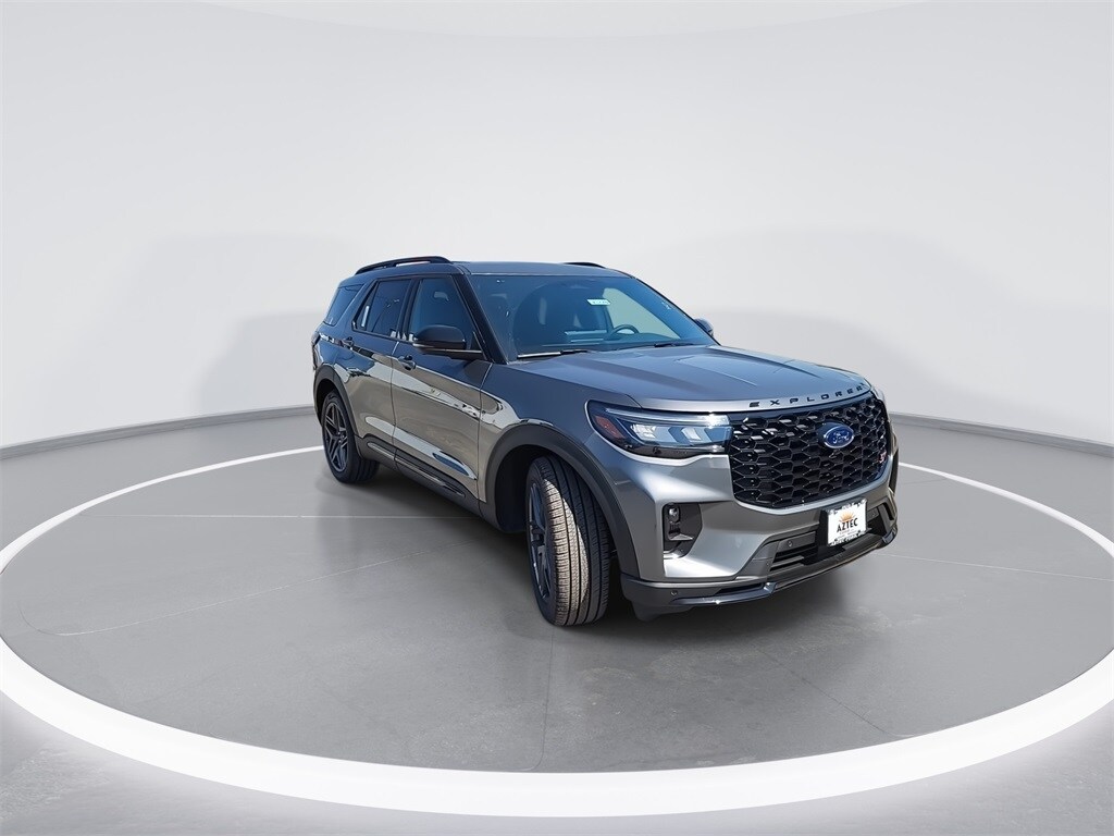 2025 Ford Explorer ST photo 2
