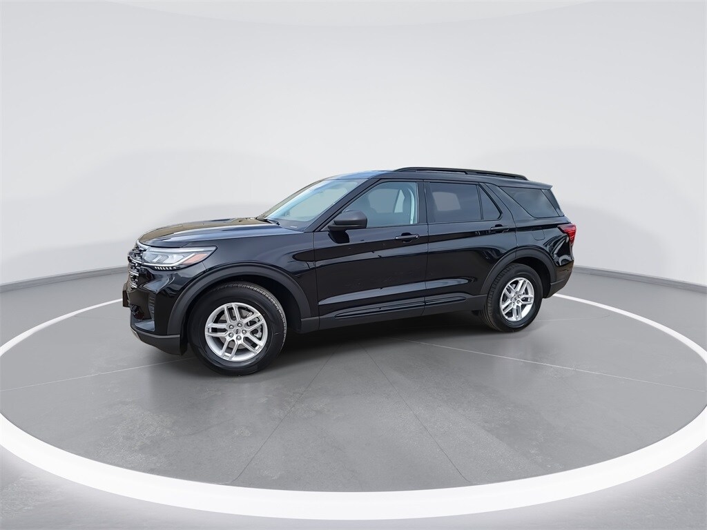 2026 Ford Explorer photo 2