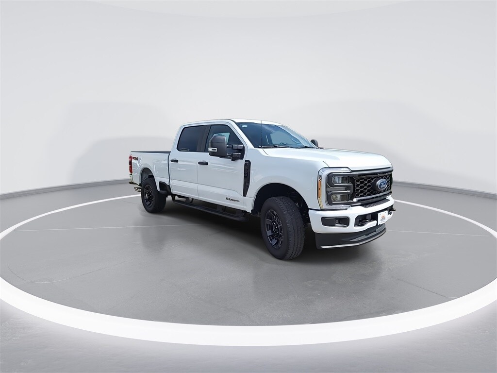 2025 Ford F-250 photo 2
