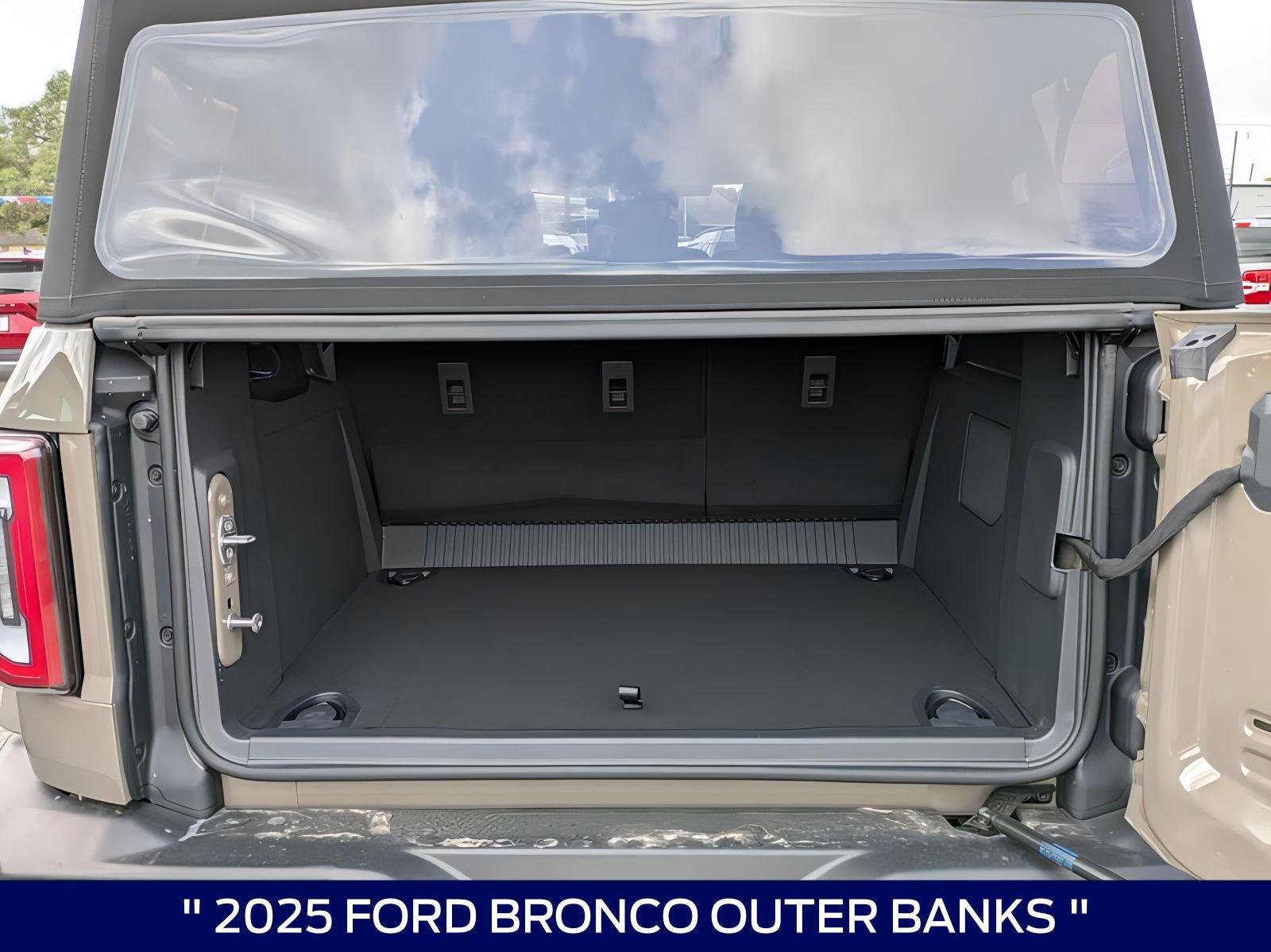 2025 Ford Bronco 4-Door Outer Banks - Photo 14