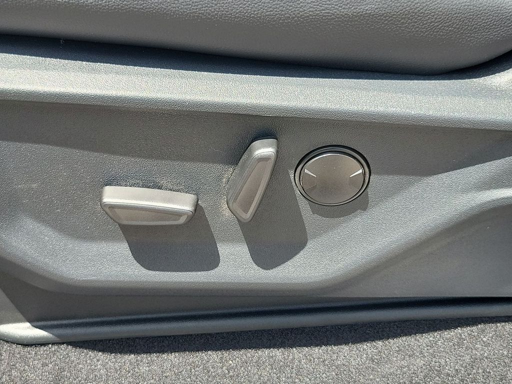 2025 Ford F-150 Lariat - Photo 12