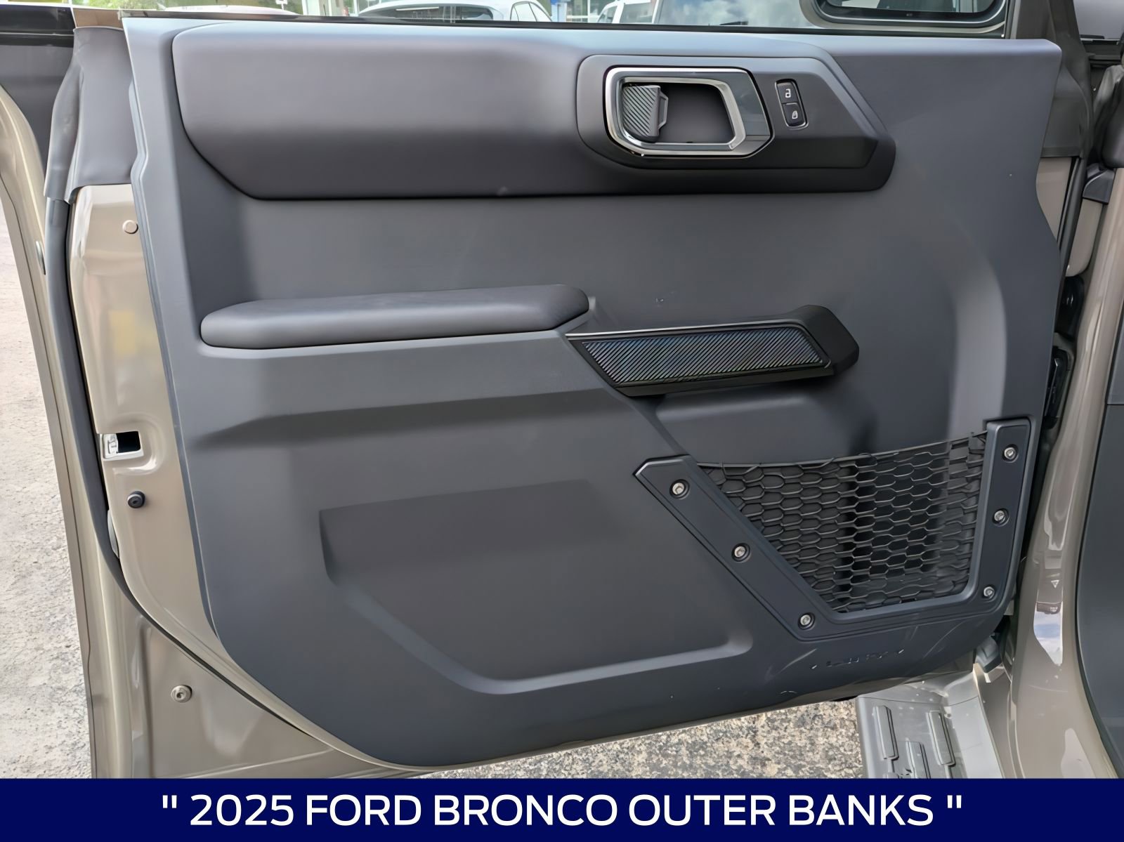 2025 Ford Bronco 4-Door Outer Banks - Photo 10