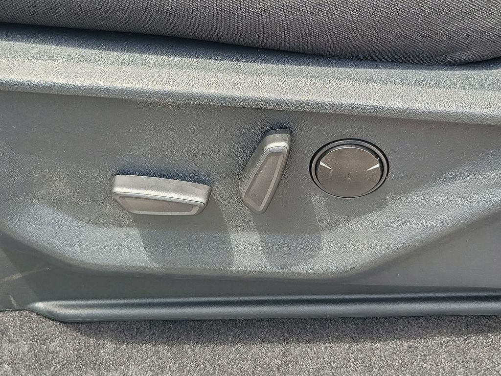 2025 Ford F-150 XLT - Photo 12