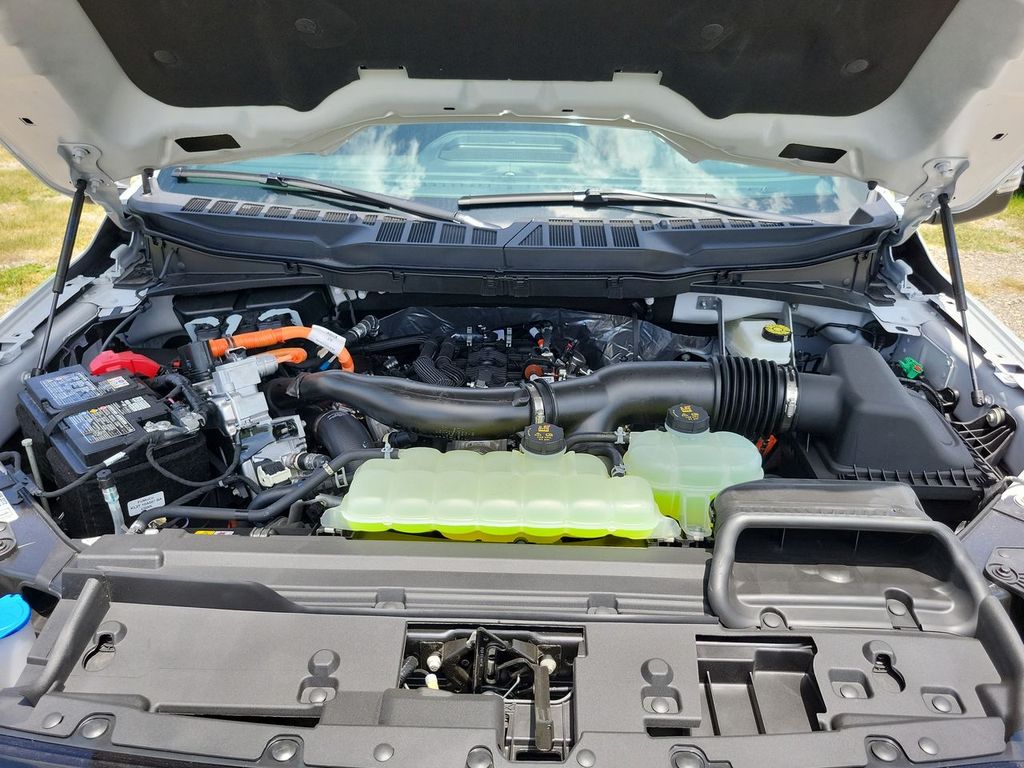 2025 Ford F-150 XLT - Photo 25