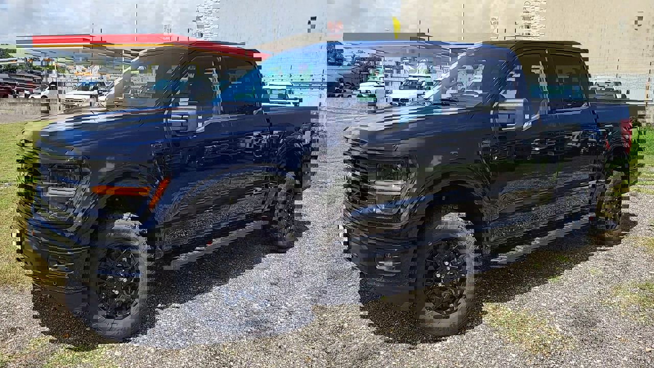 2025 Ford F-150 XLT photo 4