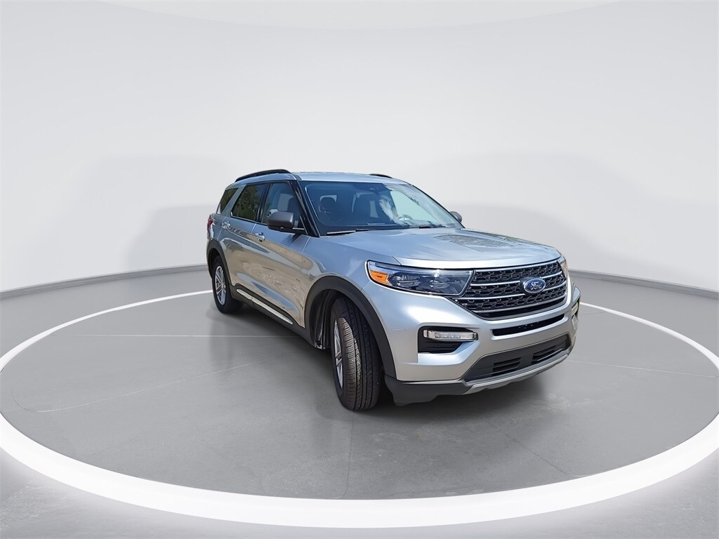 2024 Ford Explorer XLT photo 2