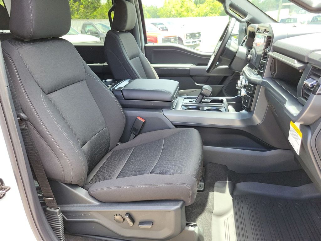 2025 Ford F-150 XLT - Photo 24