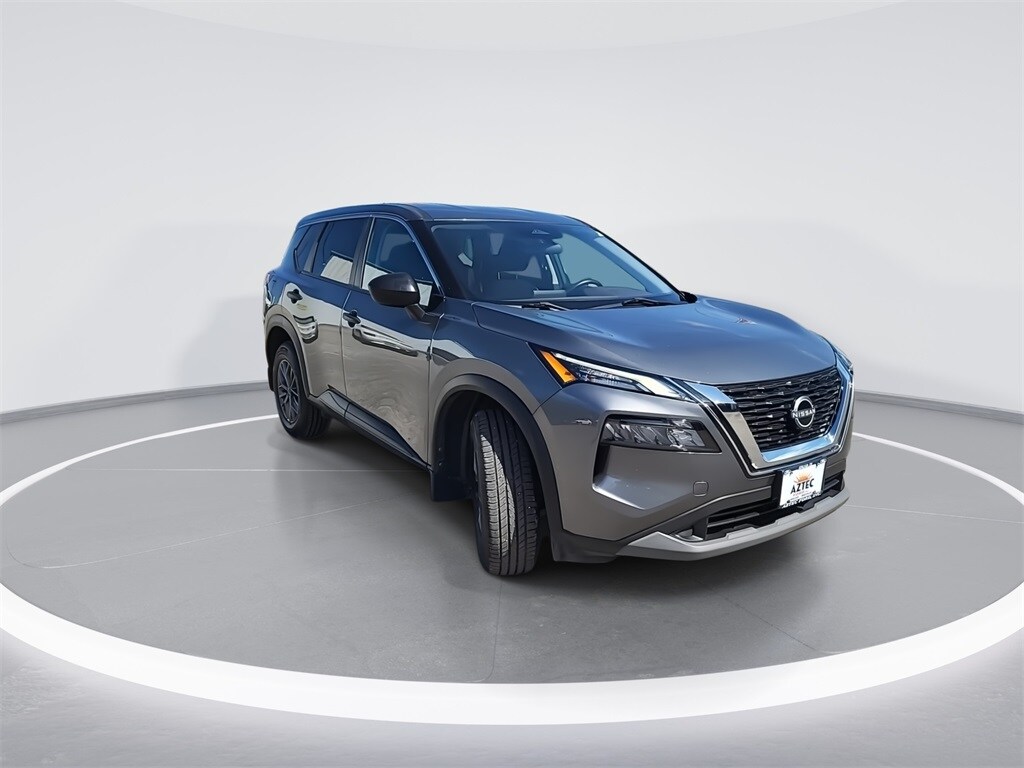 2022 Nissan Rogue S photo 2