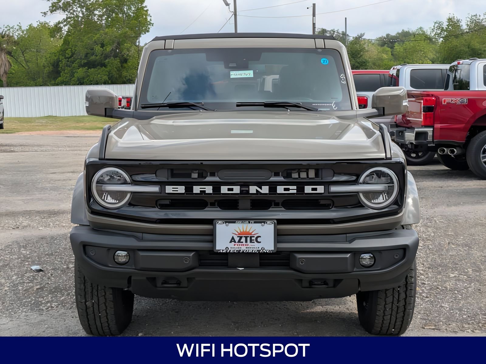 2025 Ford Bronco Outer Banks photo 2