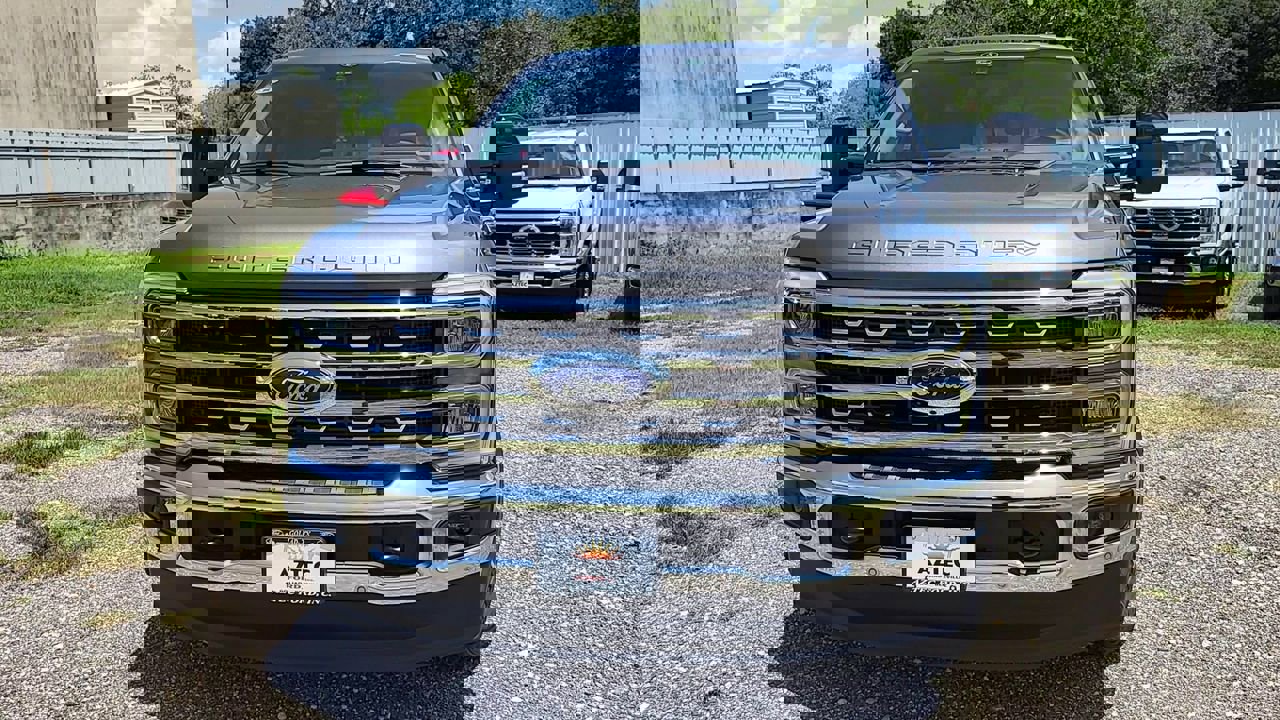 2025 Ford F-250 Lariat photo 3