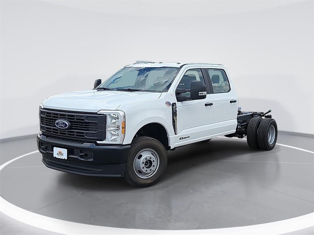 2026 Ford F-350 Super Duty Chassis Cab XL's photo