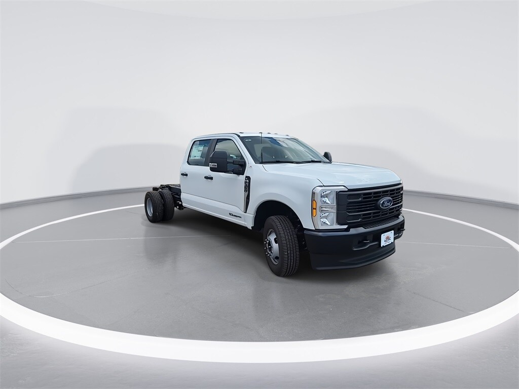 2026 Ford F-350 photo 2