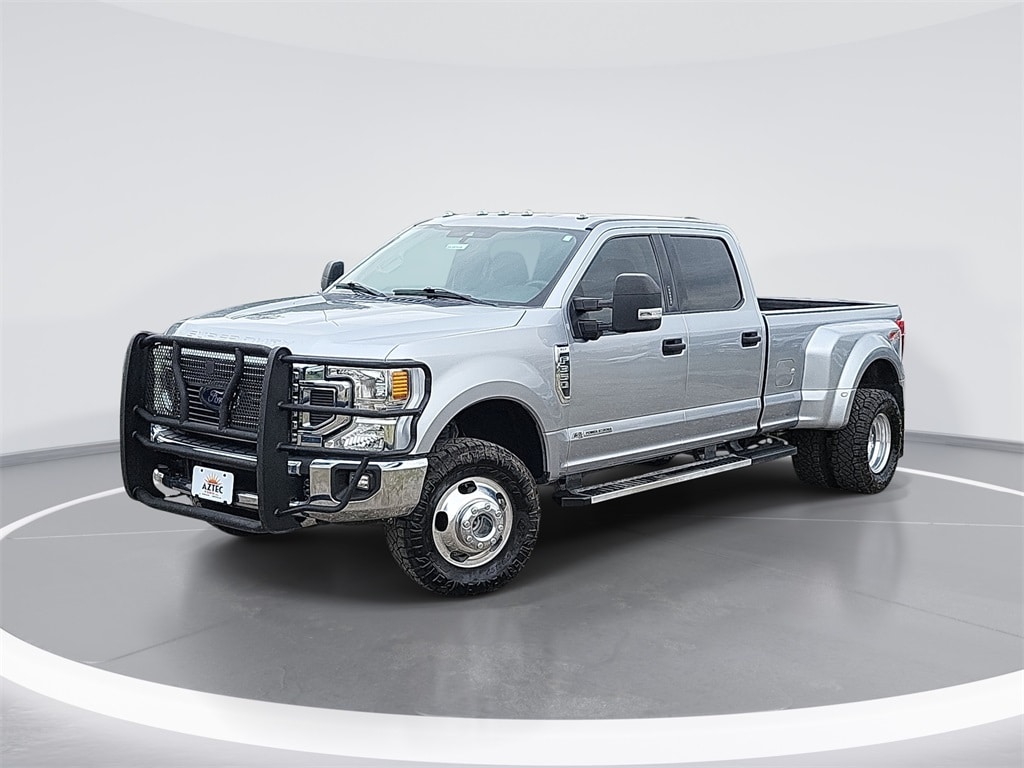 2022 Ford F-350 Super Duty XLT's photo