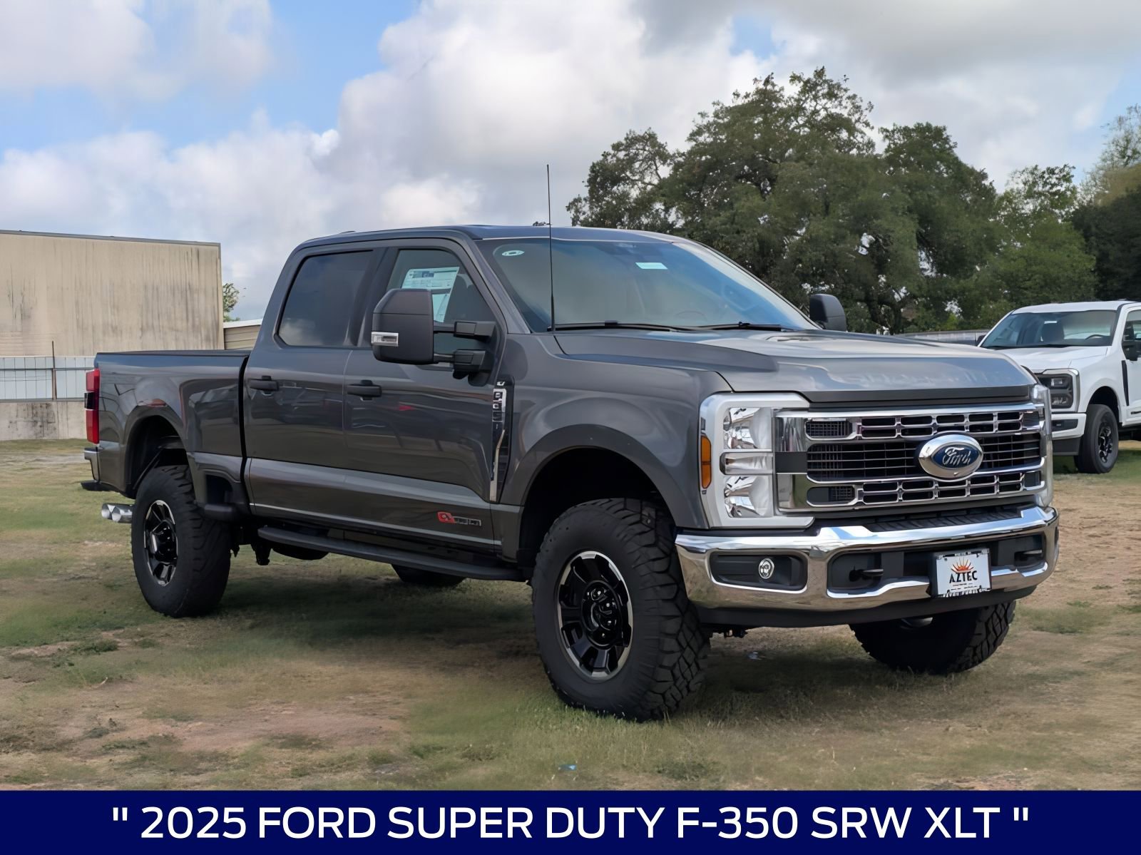 2025 Ford F-350 XLT photo 3