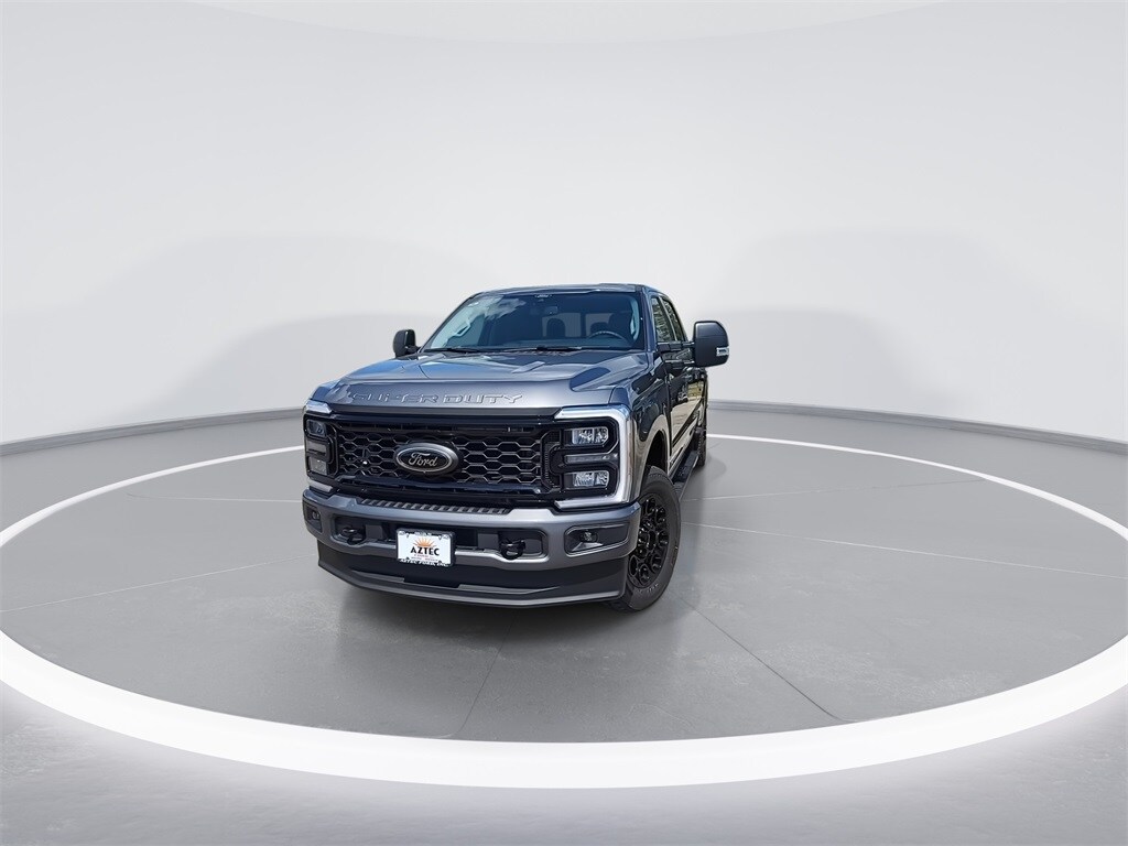 2026 Ford F-350 XLT photo 3