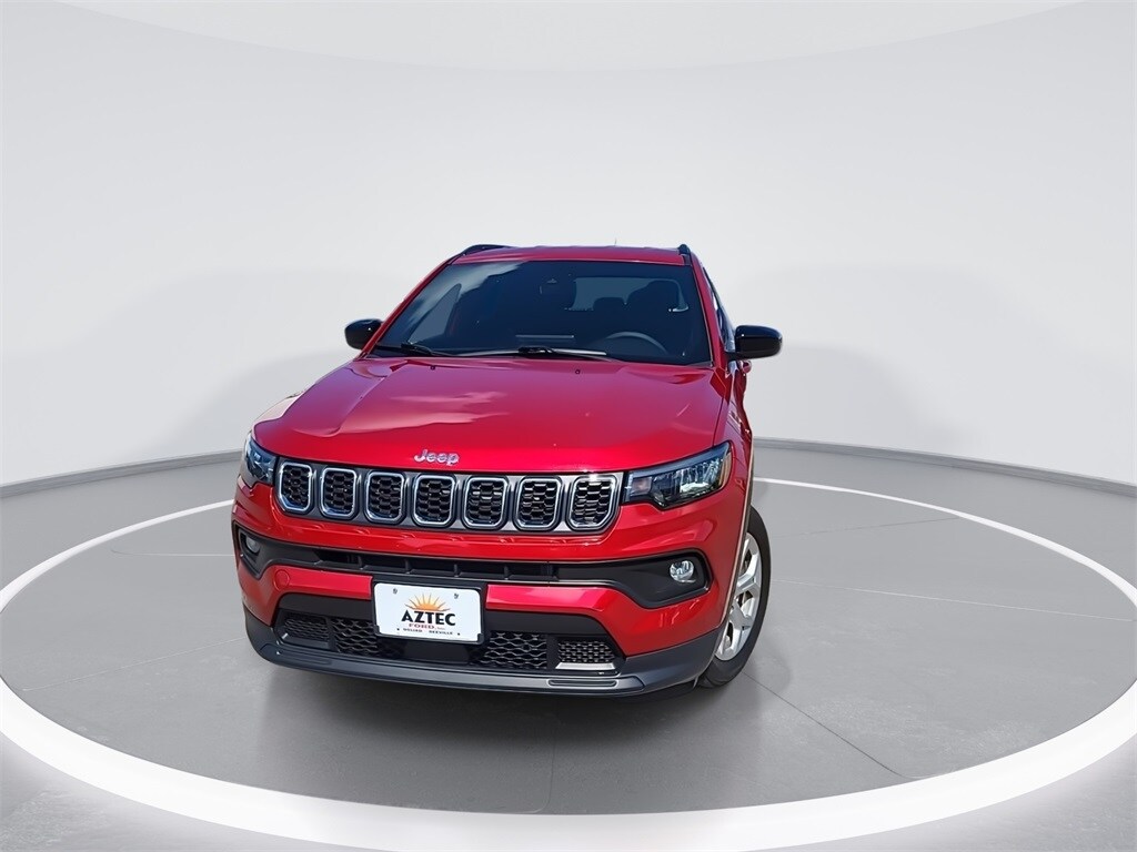 2024 Jeep Compass Latitude photo 3