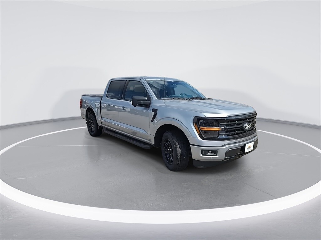 2025 Ford F-150 XLT photo 2