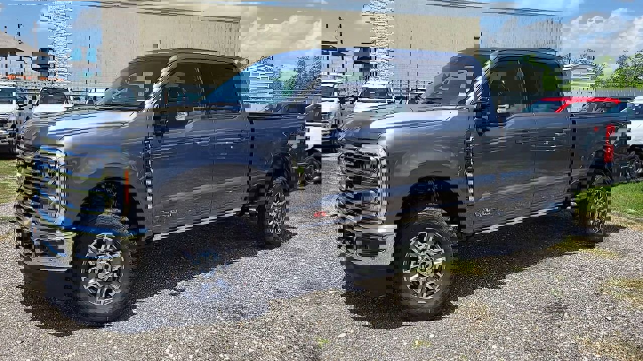 2025 Ford F-250 Lariat photo 4