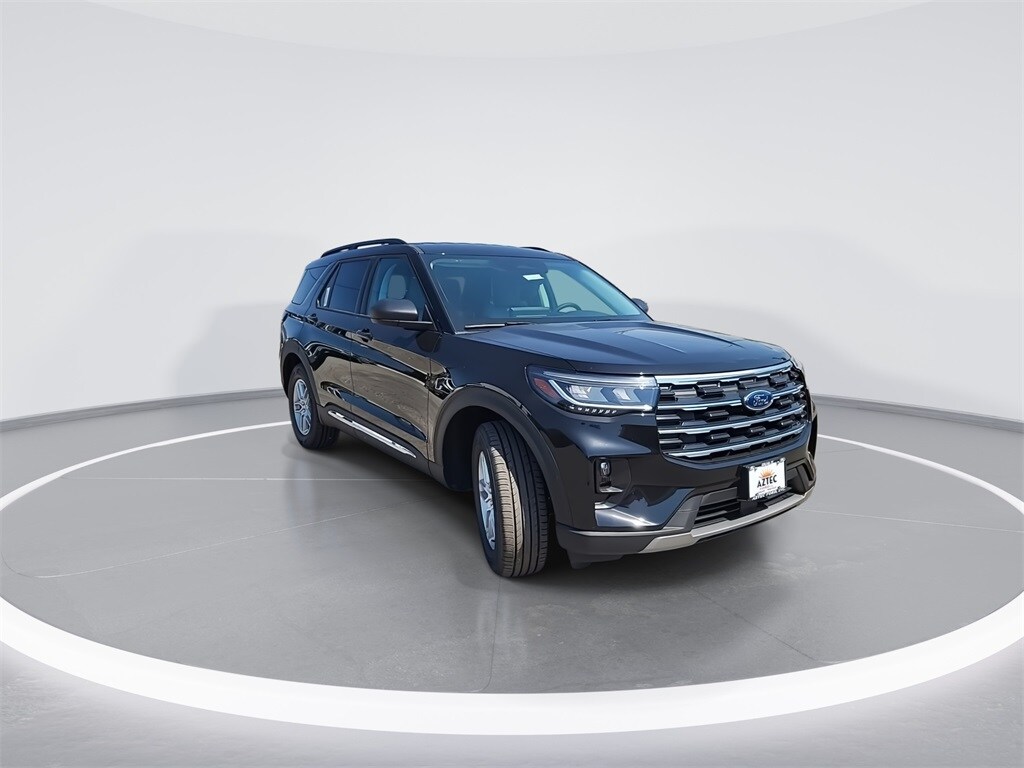 2025 Ford Explorer photo 2