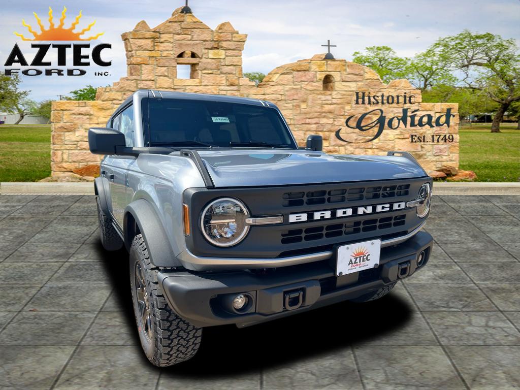 2024 Ford Bronco 4-Door Black Diamond's photo