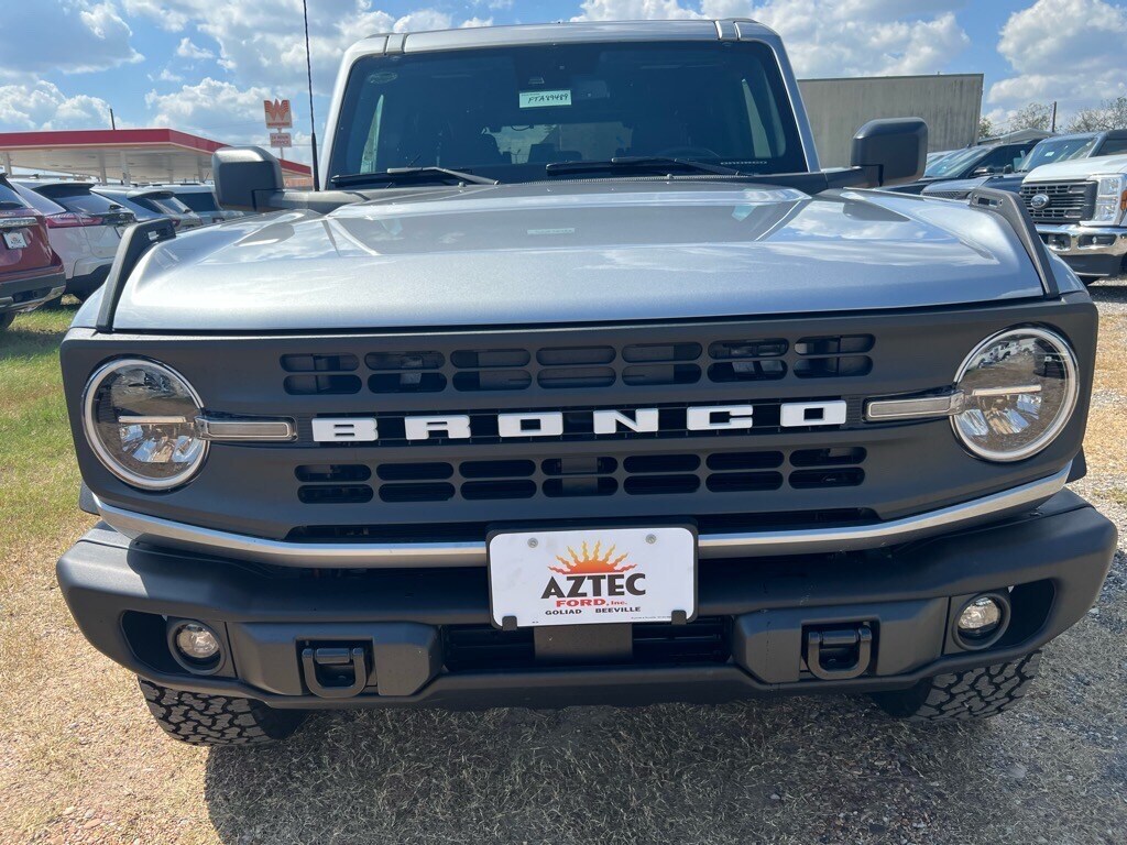 New 2024 Ford Bronco Black Diamond SUV