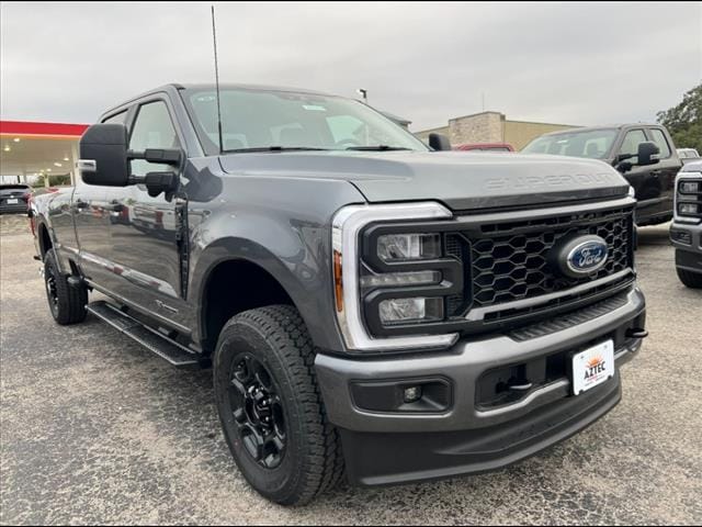 2024 Ford F-350 Super Duty XL's photo