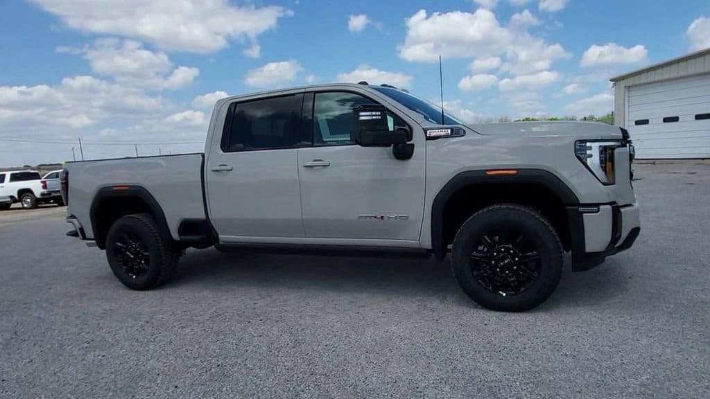 2026 GMC Sierra 2500HD AT4 - Photo 9